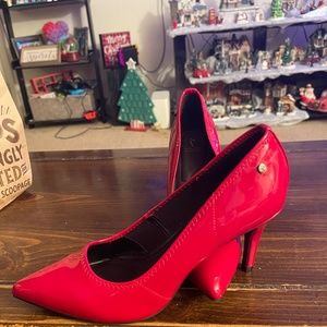 Size 10 Vera Wang high heel